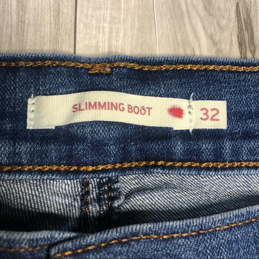 Levi’s Jeans Womens 32 Slimming Bootcut Denim Medium Wash Whiskered